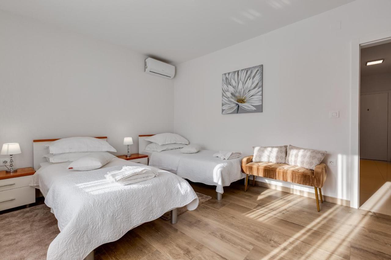 Elegant Two Bedroom * Zadar