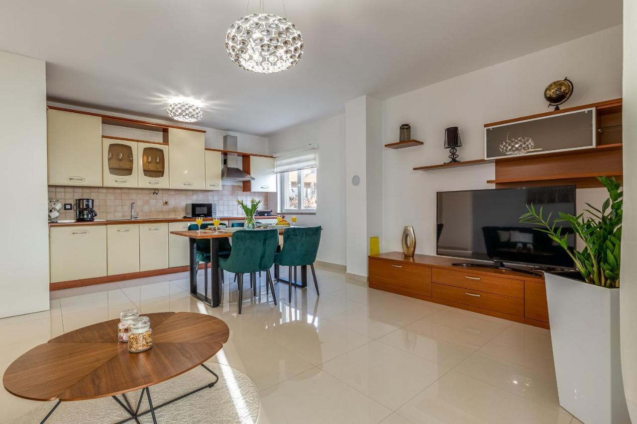 Elegant Two Bedroom *