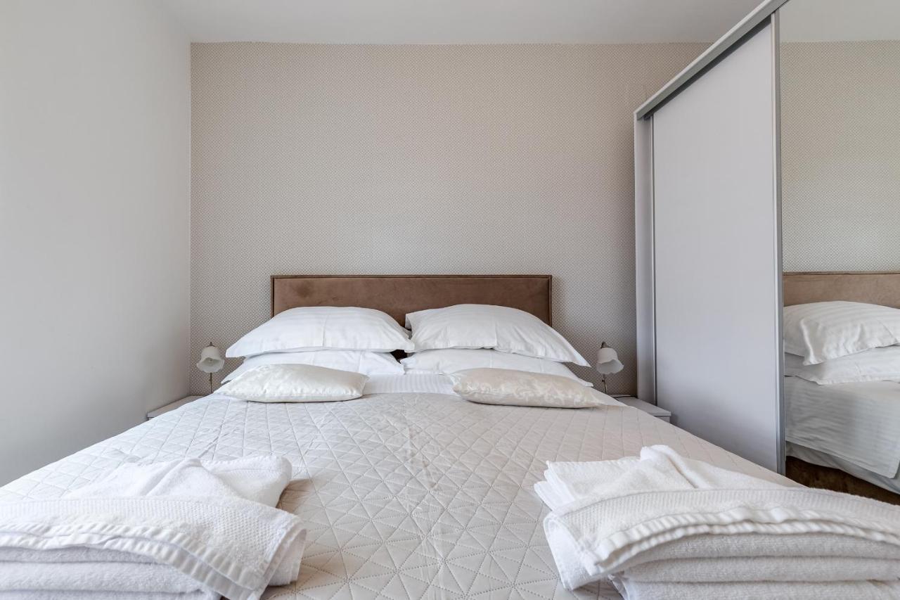 Elegant Two Bedroom Apartment *
